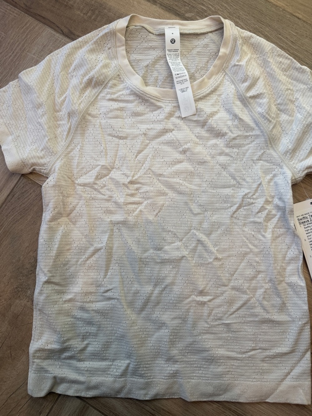 Lululemon Swifty Tech Short Sleeve - Picture 4 of 4